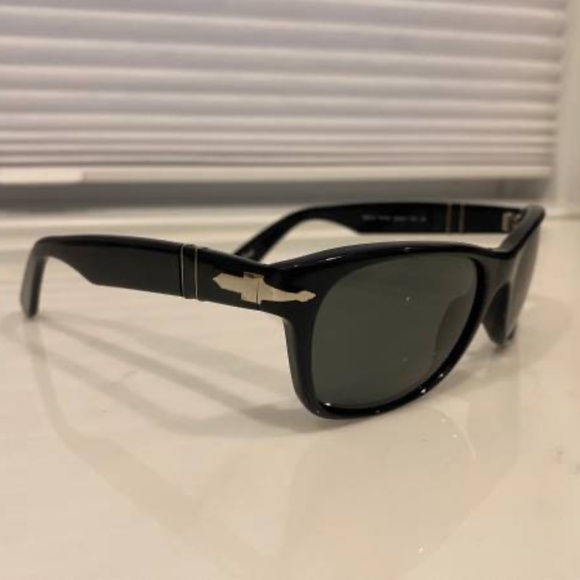 Polarized Persol Sunglasses (black)